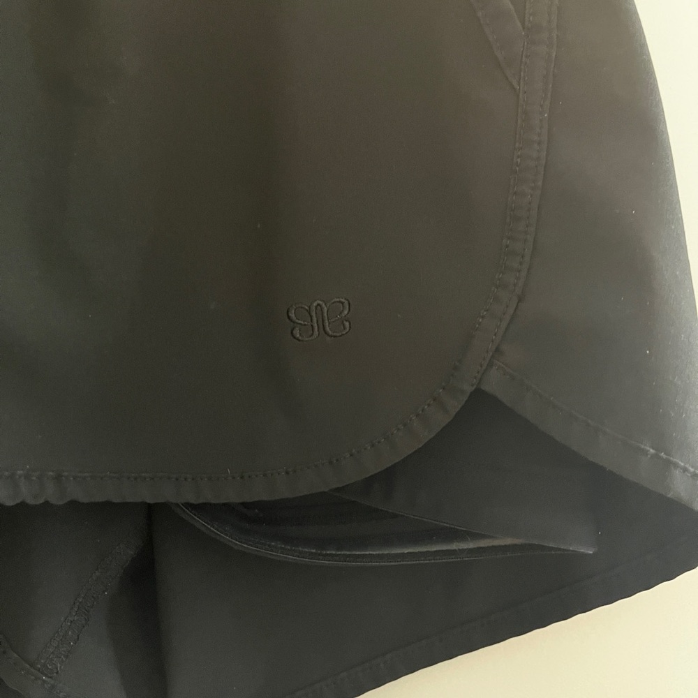 Albion shorts size small